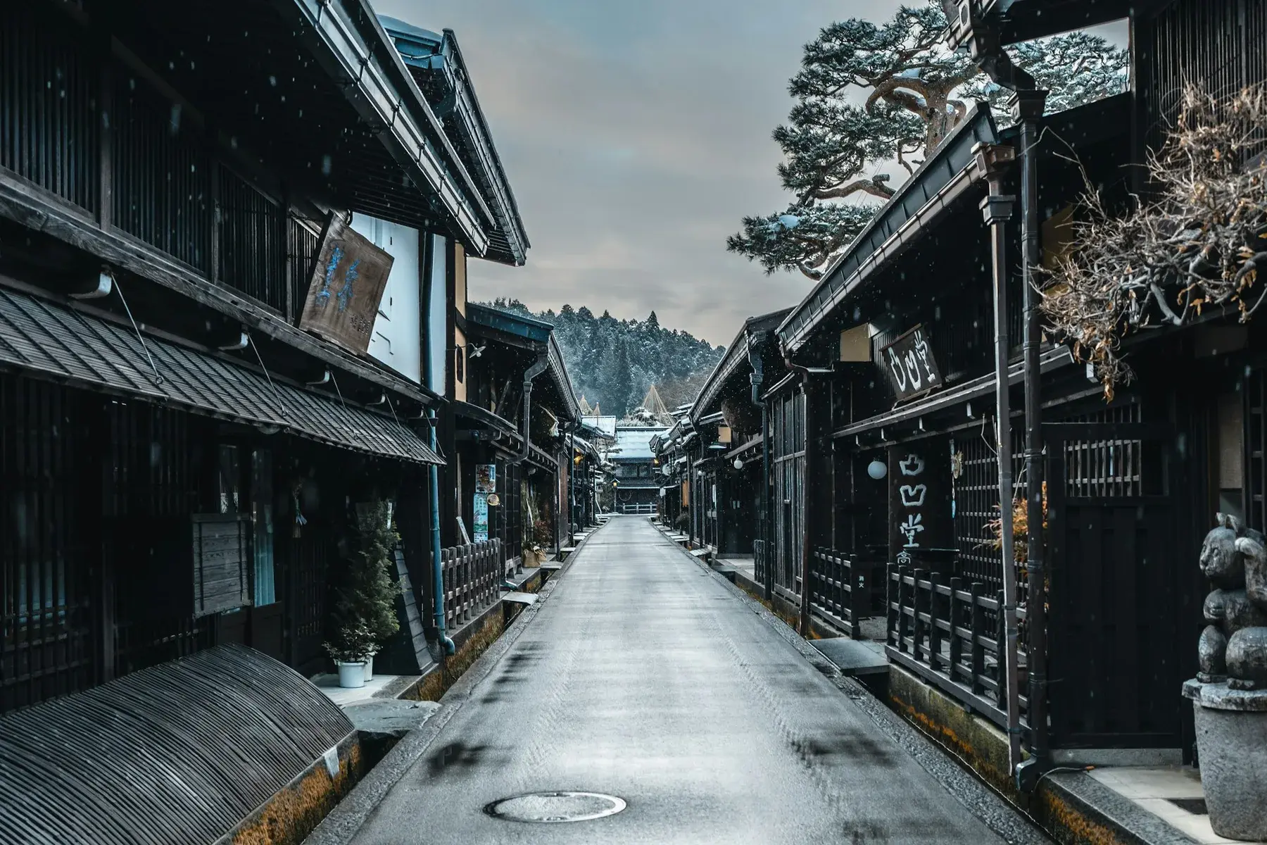 Traditional wooden merchant houses on the Sanmachi Suji street in Takayama